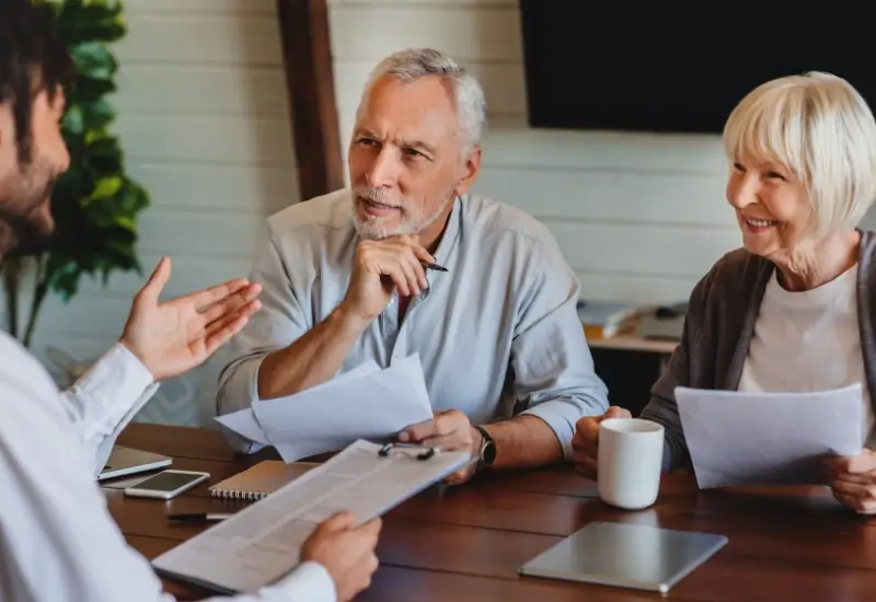 Lead in – iOperate financial advisors with client